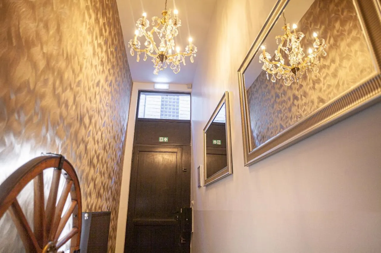 Luxury Suites Royal Antwerpen 0*,  Belgien
